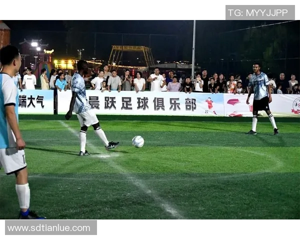 球星代表鞋演绎绿茵魅力探索足球与时尚激情碰撞